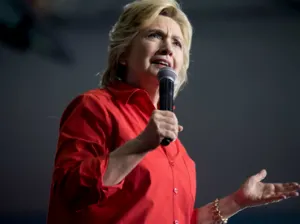 Clinton acusa a Trump de ‘lealtad absoluta’ a Rusia