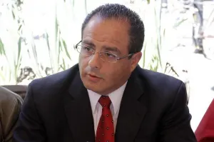 Ex burócratas promoverán amparos ante dilación procesal