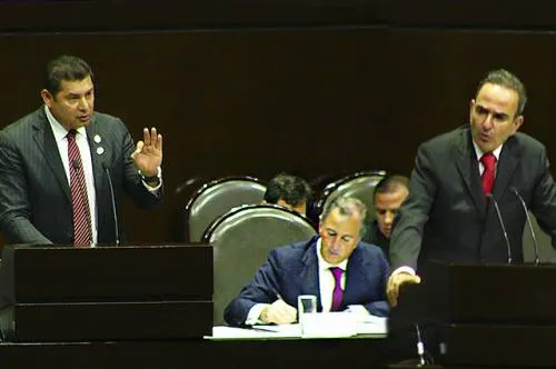 Video: Armenta reclama a Meade por solapar a RMV y Estefan lo elogia