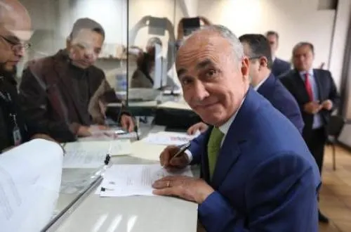 Ferriz de Con amaga con ir al TEPJF si INE no abre ‘app’ de firmas