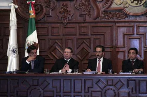 Solo se presentan ante el Consejo Universitario de la BUAP Barbosa y Doger