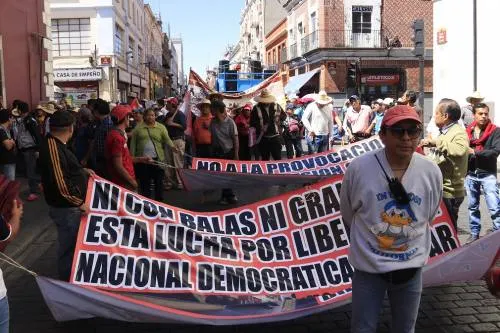 Se manifiesta la 28 de Octubre, exigen mantenimiento a mercados y regreso del transporte público