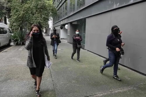Burócratas regresarían a las oficinas hasta enero