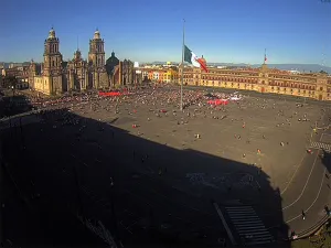 Ingresa marcha por el 2 de Octubre al Zócalo capitalino