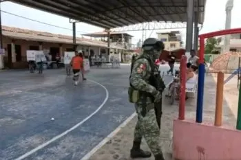 Con presencia policial, habitantes de Coyuca de Benítez emiten su voto, tras asesinato de Alfredo Cabrera