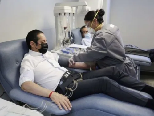 Gobernador de Querétaro dona plasma tras superar covid-19