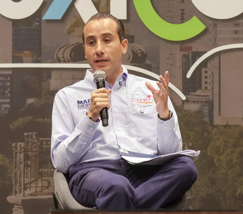"Que no le saque", responde Mario Riestra a José Chedraui tras ser el único candidato en foro de UPAEP
