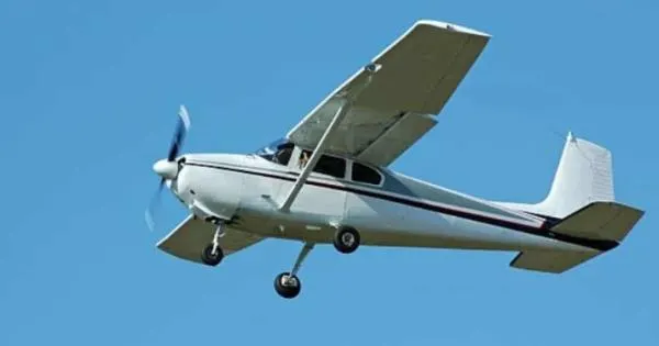 Avioneta cae sobre casa en Minnesota; hay 2 muertos