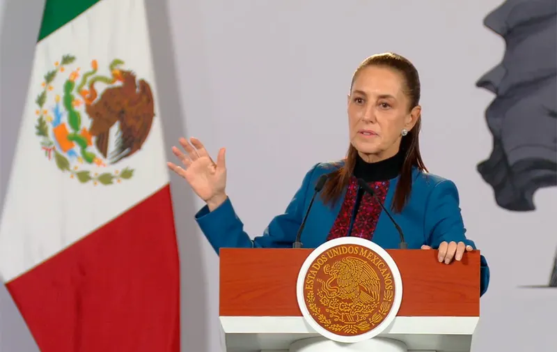 Sheinbaum pide auditar contratos del INE; empresa recibió 129.7 millones del IEE de Puebla