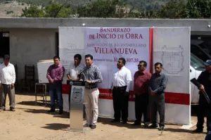 Néstor Camarillo arranca obras en Villanueva, Quecholac
