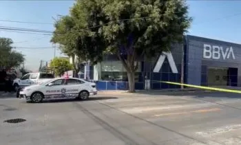 Hallan artefacto que simulaba una bomba en sucursal BBVA de la colonia El Carmen