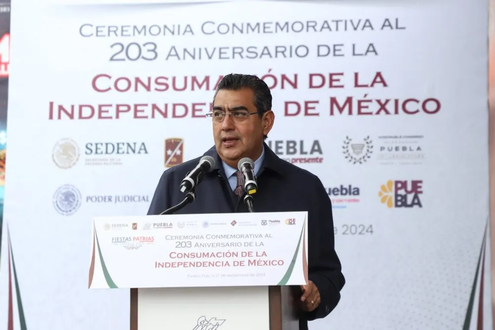 Gobernador de Puebla resalta el legado de héroes patrios en el 203 aniversario de la Consumación de la Independencia de México