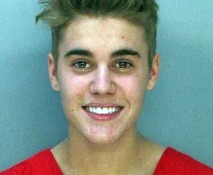 Detienen a Justin Bieber por participar en carreras de autos alcoholizado