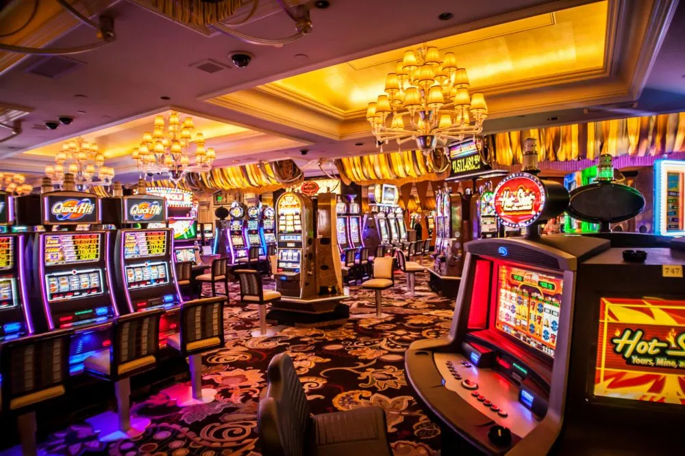 Secretaría de Hacienda bloquea 13 casinos en ocho estados por lavado de dinero