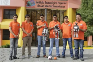 Robots fabricados por poblanos competirán en China