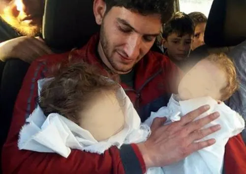 Tras ataque químico, sirio entierra a 8 miembros de su familia; entre ellos sus 2 hijos