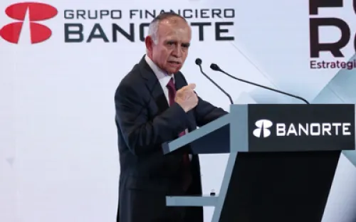 Existe riesgo de un nuevo Fobaproa, advierte Romo al Presidente