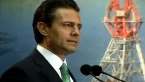 Peña Nieto promulga reforma energética en Palacio Nacional