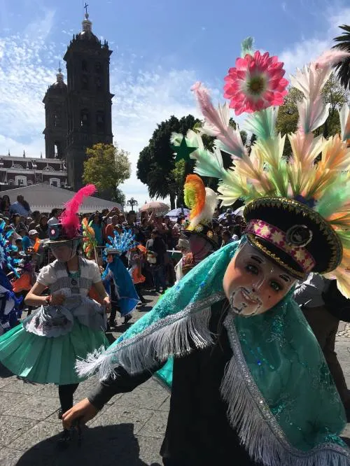 Se mantiene viva en Puebla la danza de los huehues