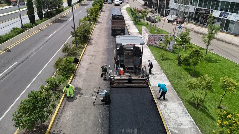 Gobierno de Puebla anuncia compra de nueva maquinaria para rehabilitar vialidades en Puebla capital