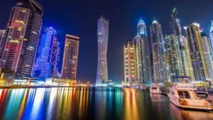 Torre torcida más alta del mundo es inaugurada en Dubai