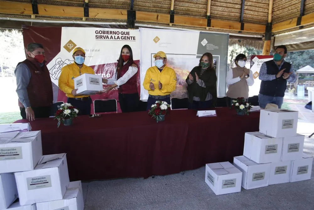 Entrega SEDIF paquetes alimentarios a brigadistas forestales