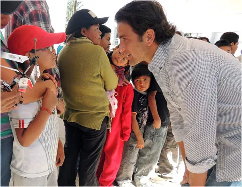 Antonio Gali López entrega 3,500 juguetes a niños del Distrito III