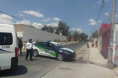 Hombre frusta robo de su motocicleta en Tehuacán; apuñala al asaltante