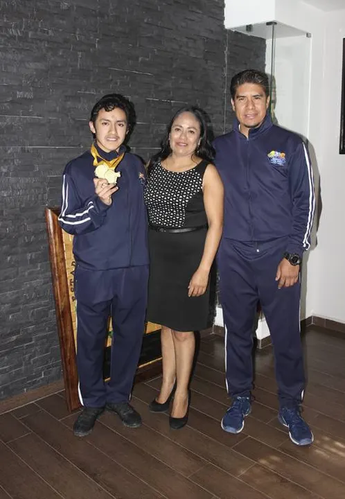 Ayuntamiento de Cuautlancingo apoya a joven Karateca para competir en Japón