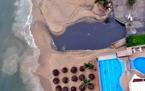 Arrojan de nuevo aguas negras en la bahía de Acapulco