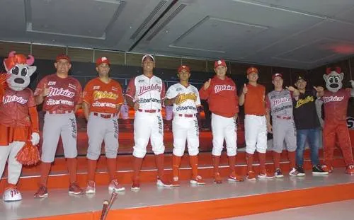 Diablos Rojos del México presentan uniforme para la temporada del 2019