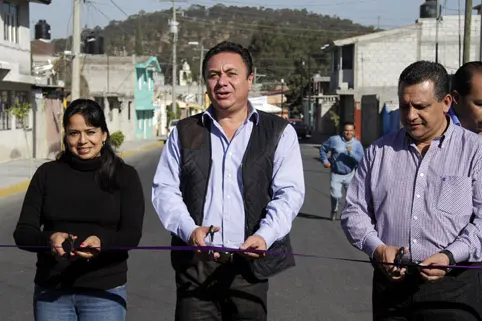 Ayuntamiento entrega calles pavimentadas en colonias de Puebla