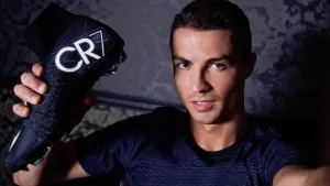 CR7 estrenará botines en duelo contra Barcelona