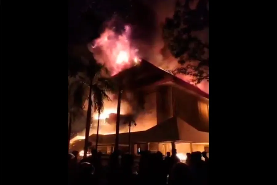 Indonesia Protestas Incendio Macasar