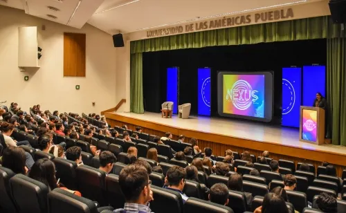 Arquitectos se reúnen en la UDLAP para exponer tendencias actuales