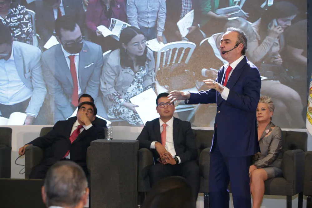 El PRI y sus diputados locales se entregan al gobernador Barbosa