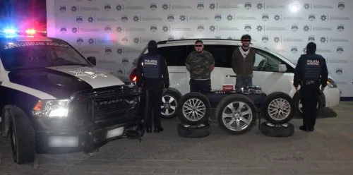 Detuvo policía municipal de Puebla a dos hombres presuntamente dedicados al robo de autopartes