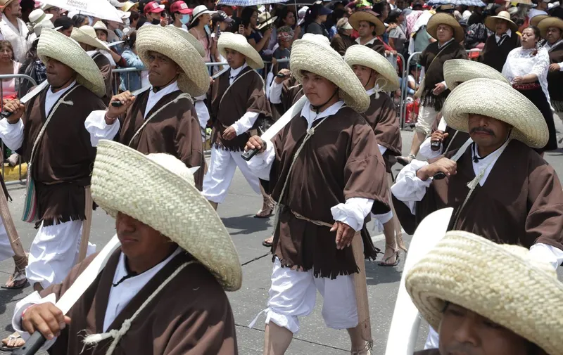 desfile-del-5-de-mayo-contingentes