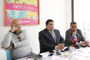 Recomiendan franquicias no gastar de más en equipos de cómputo
