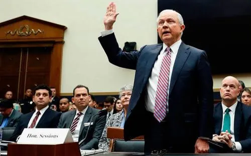 Fiscal Sessions asegura que trató de impedir contactos con Rusia