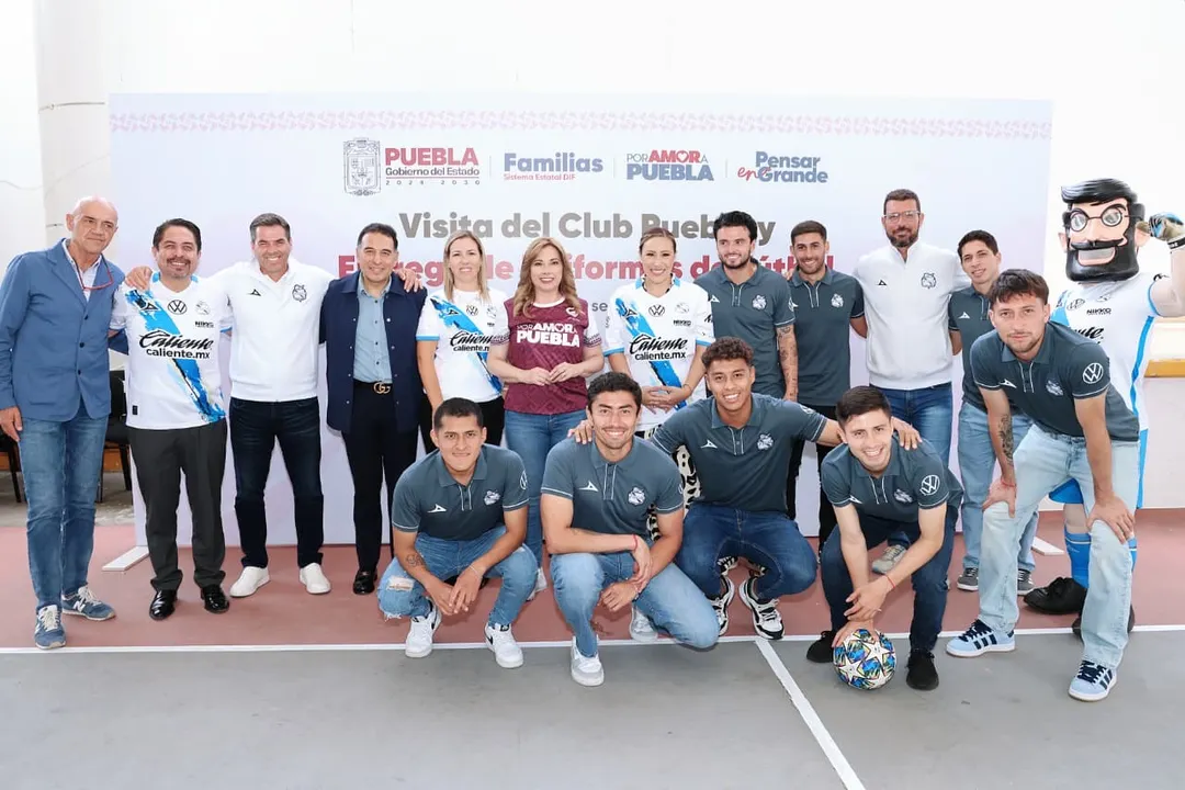Jóvenes de la Casa del Adolescente conviven con futbolistas del Club Puebla