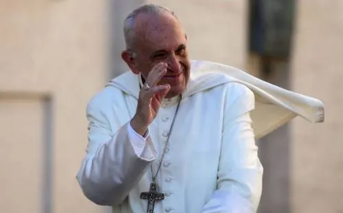 El Papa contra las noticias falsas invocará por un periodismo de paz