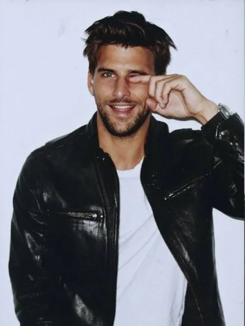 #MartesDeChicos Johannes Huebl