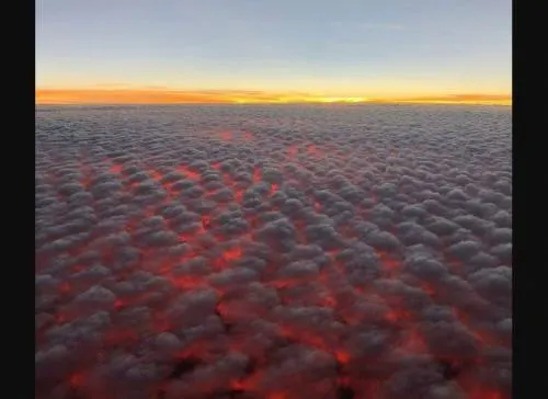 Imagen viral que parece mostrar a California quemándose bajo una capa de nubes