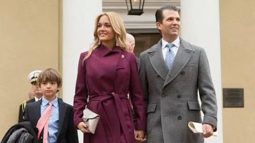 La esposa de Donald Trump Jr., es llevada al hospital después de abrir un sobre que contenía polvo b