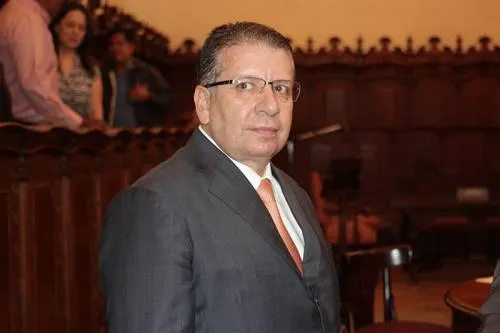 Doger, cerca de la candidatura