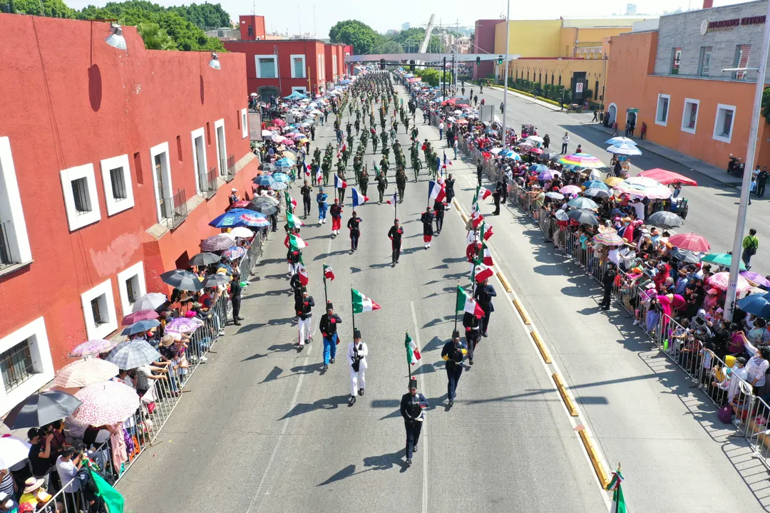 Desfile conmemorativo del 5 de Mayo en Puebla