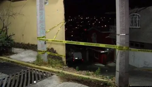 Matan a pareja dentro de camioneta en Naucalpan; les disparan 20 veces