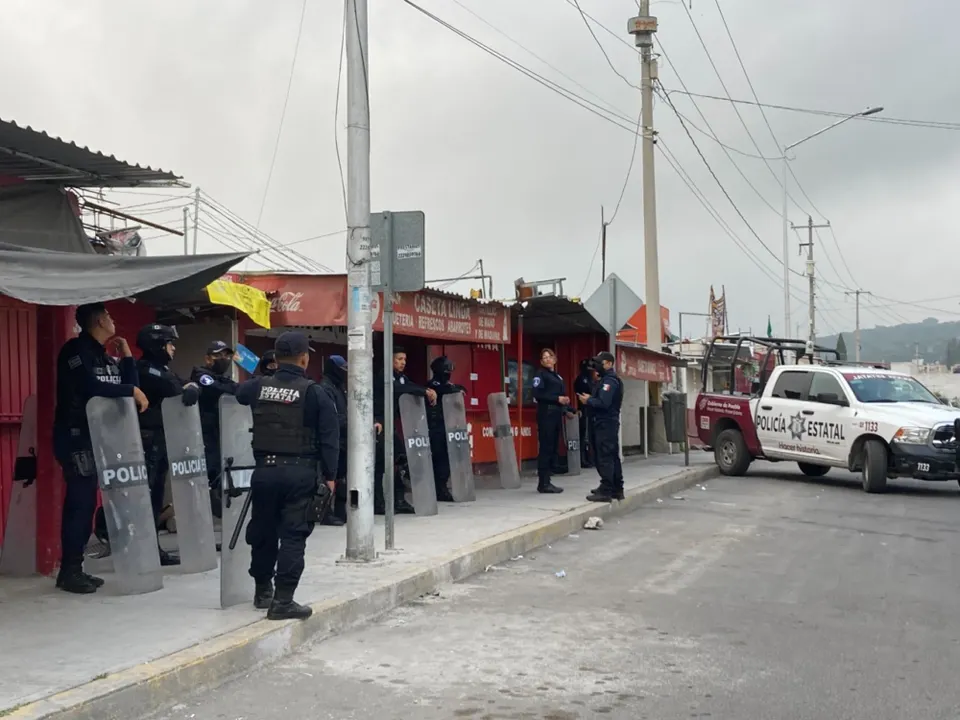 Catean casetas afuera del Cereso de San Miguel, en Puebla