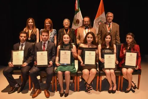 Udlap reconoce trayectoria de estudiantes y académicos